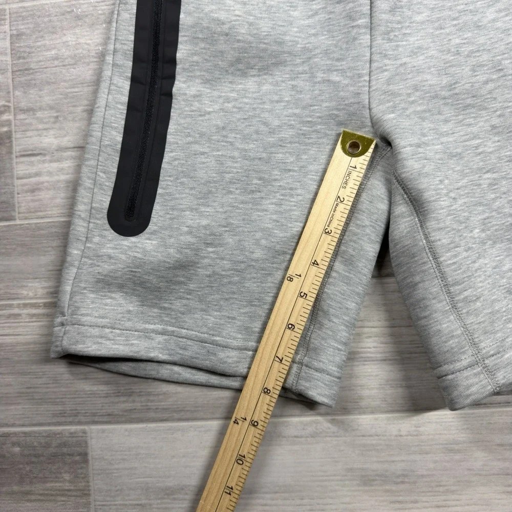 Boy's Nike Tech Fleece Gray Athletic Shorts Size Small Zipper Pocket FD3289-063